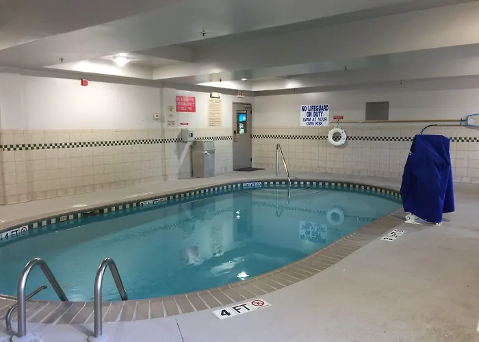 Hotel Country & By Radisson, Charleston North, Sc North Charleston