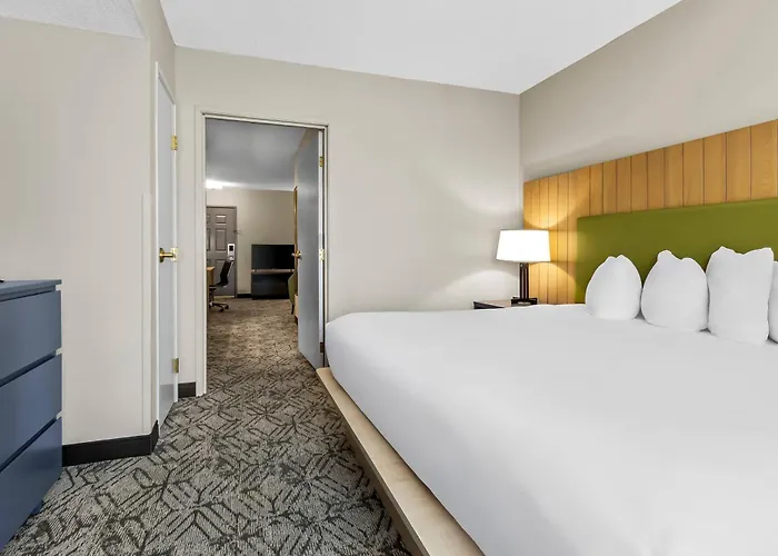 Hotel Country & By Radisson, Charleston North, Sc North Charleston