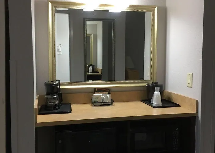 Hotel Country & By Radisson, Charleston North, Sc North Charleston